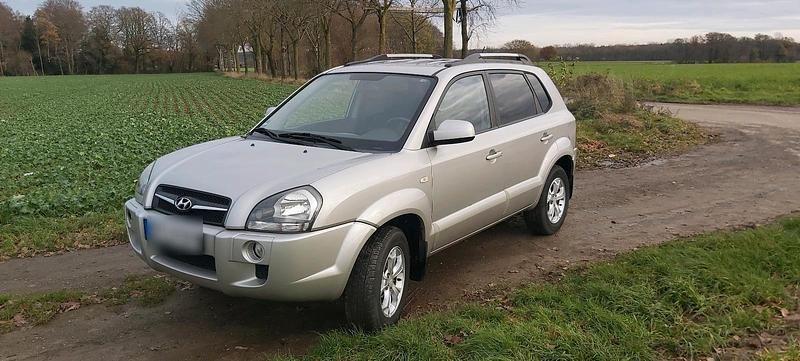 Grau Gebraucht 2010 Hyundai Tucson GLS SUV | 5.200 € (Fairer Preis) - Bild 1/4