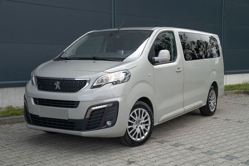 Grau Gebraucht 2017 Peugeot Traveller Business-Line Van / Kleinbus | 22.390 € (Fairer Preis) - Bild 1/4
