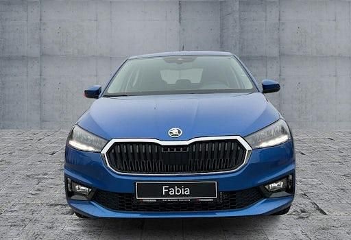 Neu Skoda Fabia Essence 95 PS (69 kW) 2025 Blau Limousine