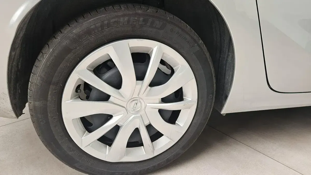 Używany Opel Corsa Edition 101 KM (74 kW) 2025 Szary Hatchback