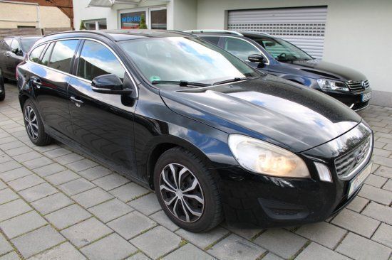 Schwarz Gebraucht 2011 Volvo V60 Momentum Kombi | 5.350 € (Guter Preis) - Bild 1/4