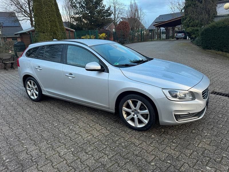 Gebraucht Volvo V60 Kinetic 150 PS (110 kW) 2017 Silber Kombi