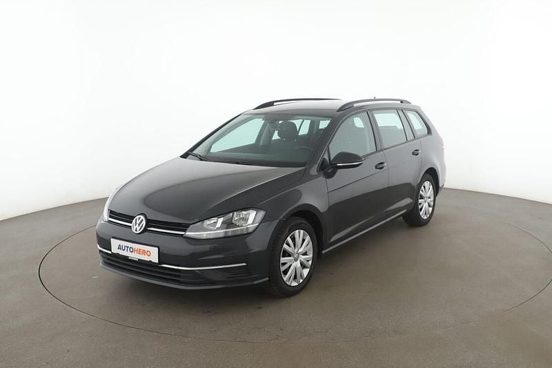 Grau Gebraucht 2019 VW Golf VII Comfortline Kombi | 16.000 € (Fairer Preis) - Bild 1/3