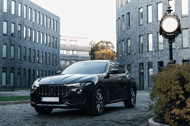 Schwarz Gebraucht 2016 Maserati Levante SUV | 29.900 € (Superpreis) - Bild 1/4