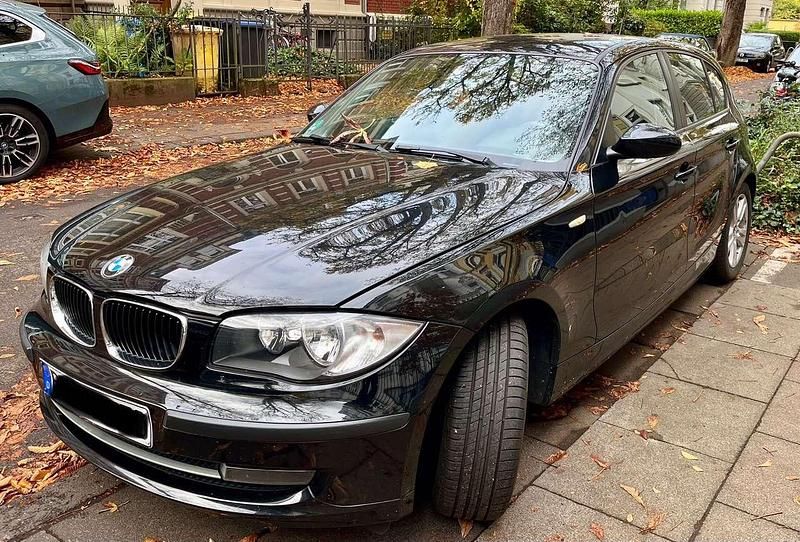 Schwarz Gebraucht 2009 BMW 116 Kleinwagen | 3.200 € (Guter Preis) - Bild 1/2