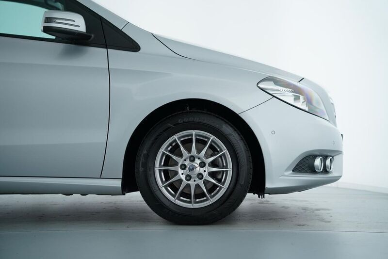 Gebraucht Mercedes B180 122 PS (89 kW) 2014 Polarsilber  metalliclack Kleinwagen