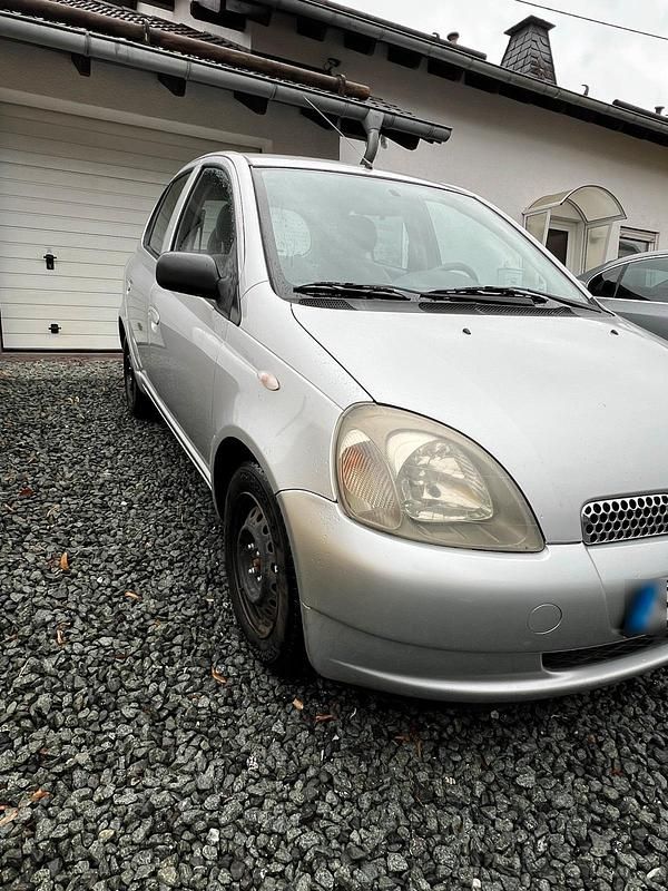 Gebraucht Toyota Yaris 88 PS (64 kW) 2001 Silber Kleinwagen
