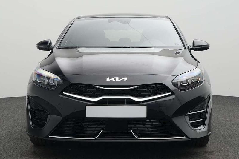 Gebraucht Kia Ceed 140 PS (102 kW) 2026 Zilinaschwarz metall Kleinwagen