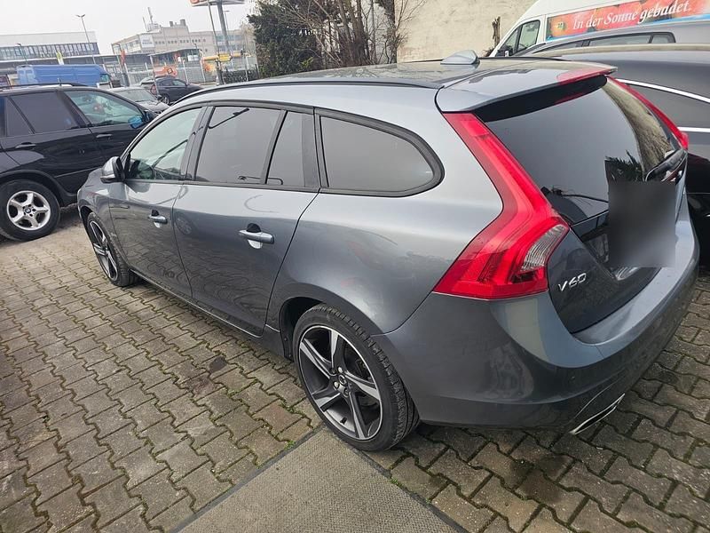 Gebraucht Volvo V60 181 PS (133 kW) 2016 Andere farben Kombi