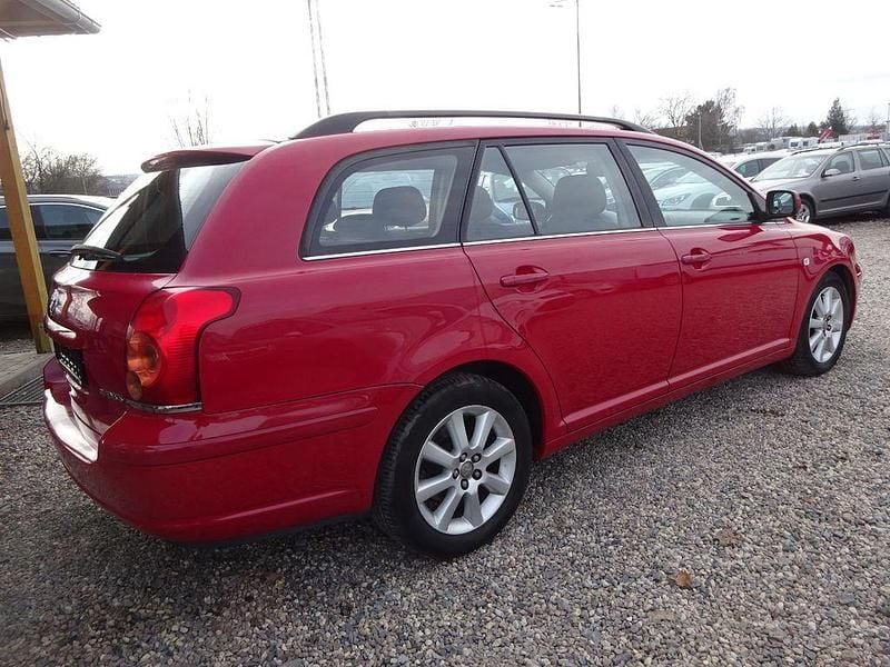 Gebraucht Toyota Avensis Sol 129 PS (94 kW) 2004 Rot Kombi