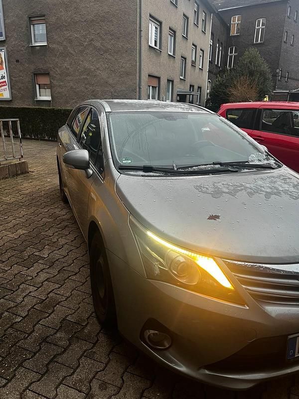 Gebraucht Toyota Avensis T2 124 PS (91 kW) 2012 Grau Kombi