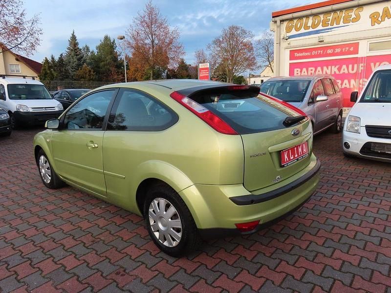 Gebraucht Ford Focus Style 101 PS (74 kW) 2007 Gelb Limousine