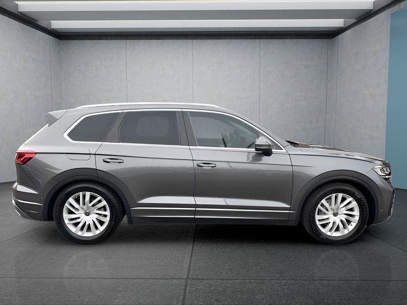 Gebraucht VW Touareg 231 PS (169 kW) 2025 Grau SUV