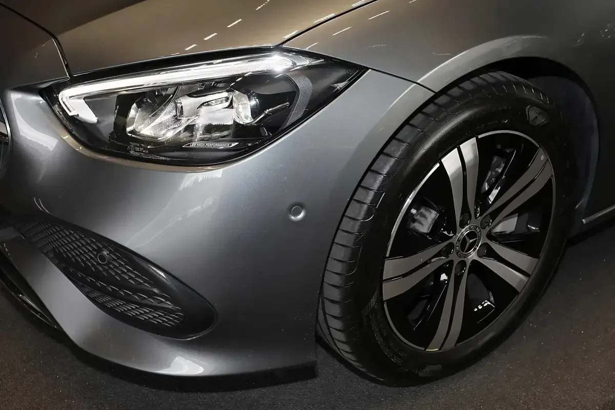 Gebraucht Mercedes C220 Avantgarde 200 PS (147 kW) 2023 Selenitgrau metallic Kombi