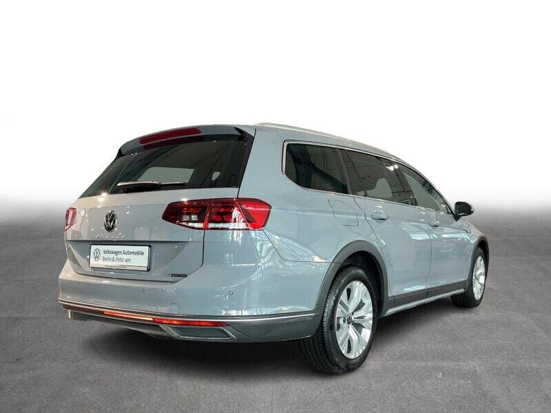 Gebraucht VW Passat Alltrack 200 PS (147 kW) 2023 Mondsteingrau Kombi