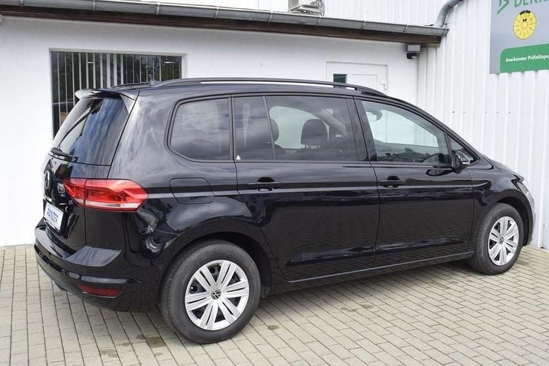 Gebraucht VW Touran 150 PS (110 kW) 2024 Schwarz Van / Kleinbus