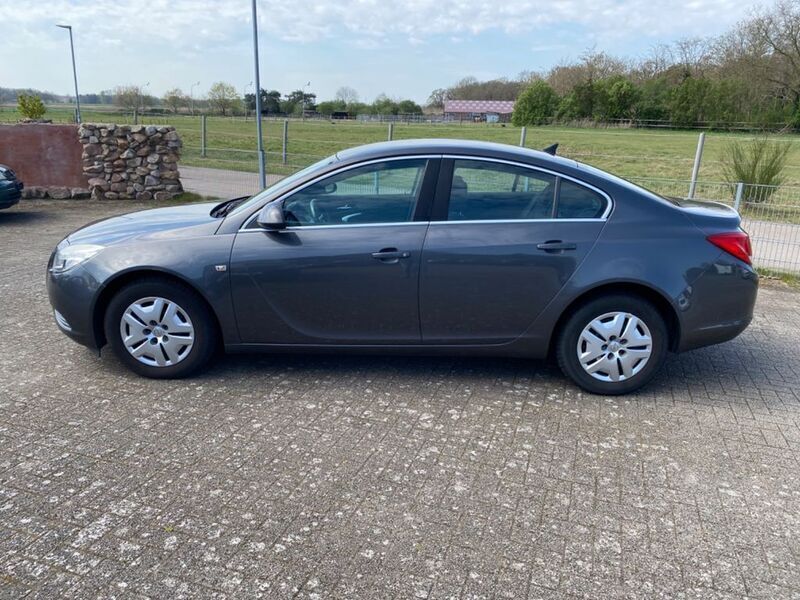 Gebraucht Opel Insignia Edition 116 PS (85 kW) 2010 Grau Limousine