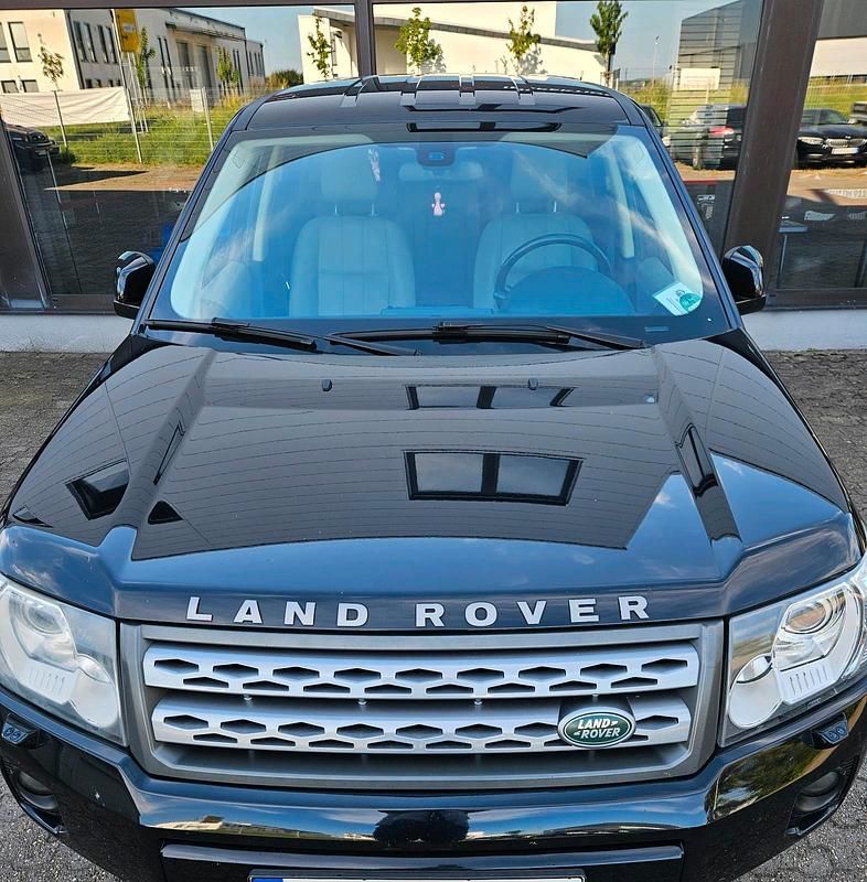 Schwarz Gebraucht 2011 Land Rover Freelander 2 SUV | 6.200 € (Fairer Preis) - Bild 1/4