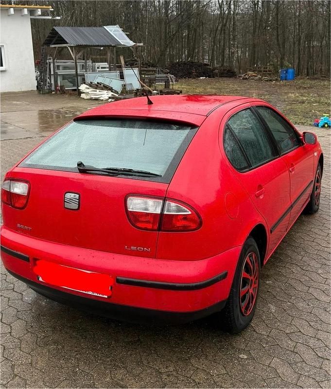 Rot Gebraucht 2000 Seat Leon Kleinwagen | 1.400 € (Etwas zu teuer) - Bild 1/4