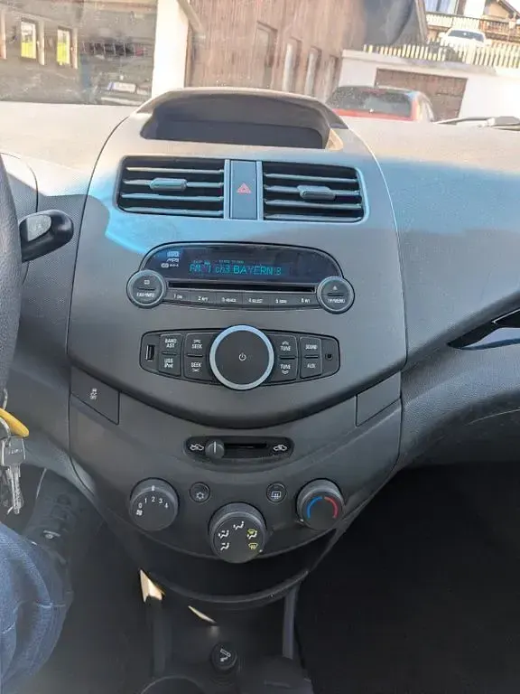 Second-hand Chevrolet Spark LS 82 CP (60 kW) 2011 Roșu Hatchback