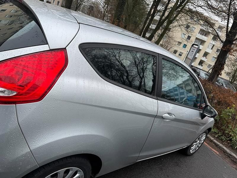 Gebraucht Ford Fiesta 97 PS (71 kW) 2009 Silber Kleinwagen