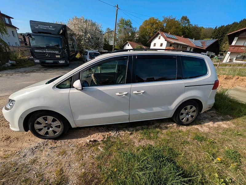 Second-hand VW Sharan 140 CP (102 kW) 2011 Alb Monovolum