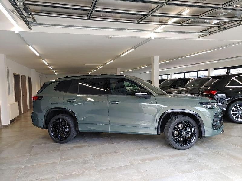 Neu VW Tayron Style 150 PS (110 kW) 2026 Cipressinogreenmetallic SUV