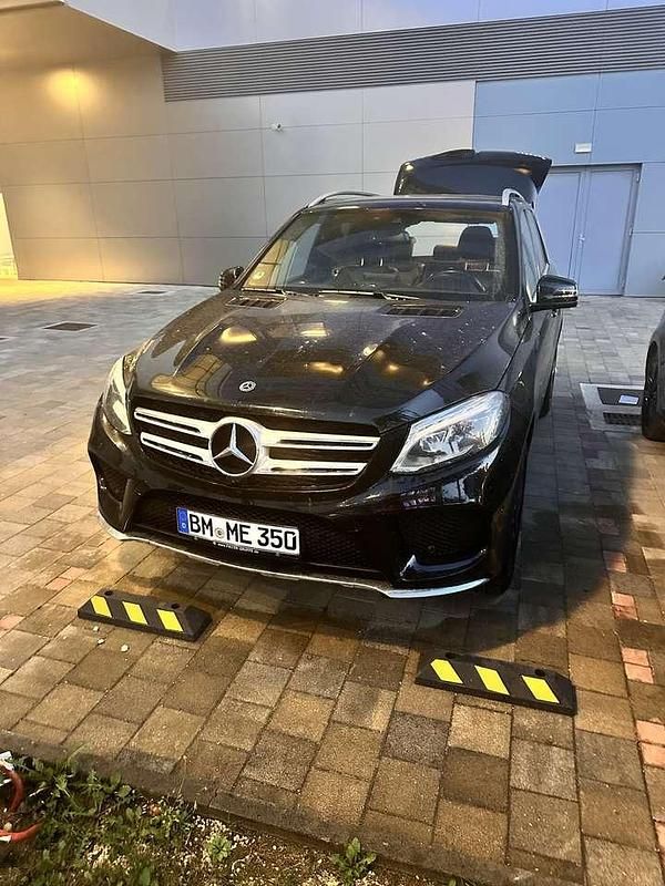 Schwarz Gebraucht 2017 Mercedes GLE350 AMG line SUV | 31.250 € (Superpreis) - Bild 1/4