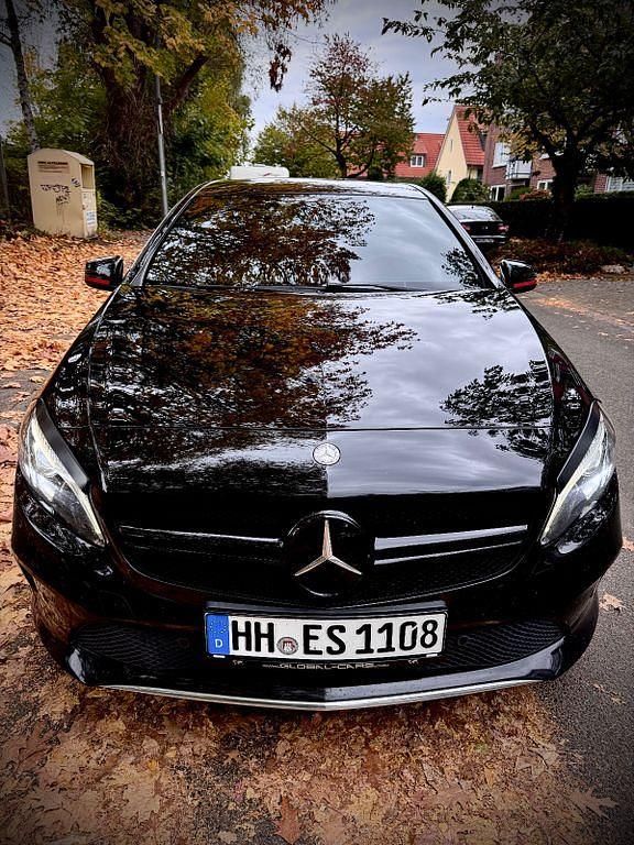 Schwarz Gebraucht 2017 Mercedes 220 Limousine | 13.900 € (Fairer Preis) - Bild 1/4