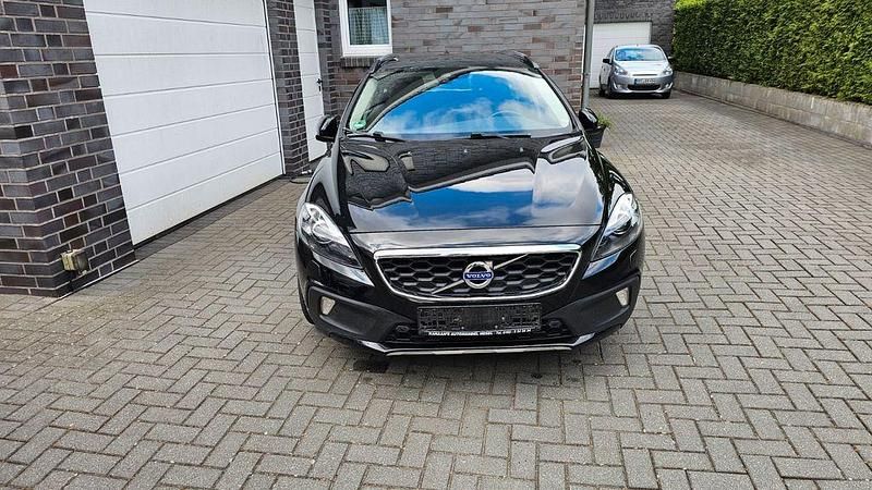 Schwarz Gebraucht 2014 Volvo V40 CC Summum Kombi | 13.500 € (Fairer Preis) - Bild 1/4