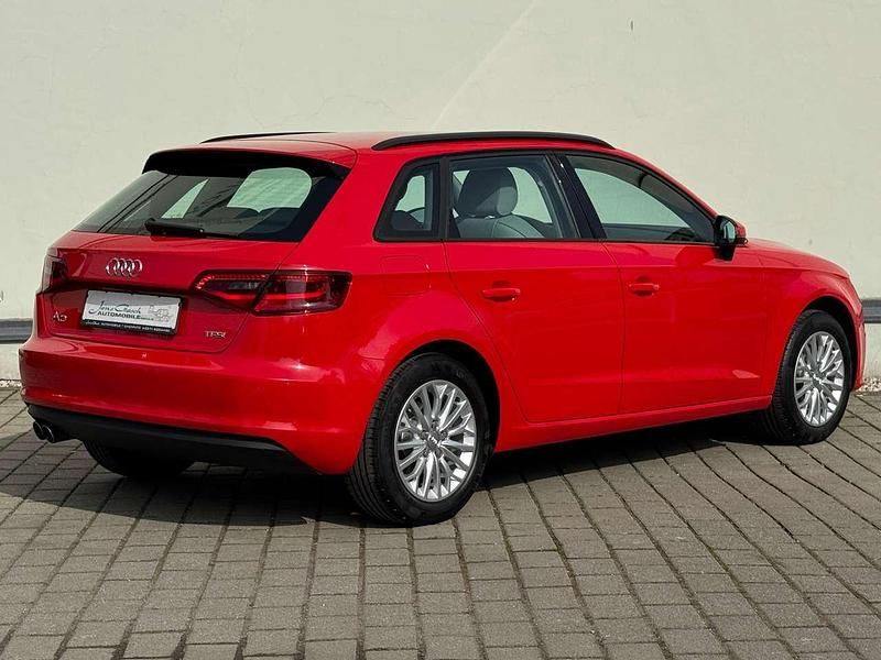 Gebraucht Audi A3 Ambiente 125 PS (91 kW) 2015 Brillantrot Kombi