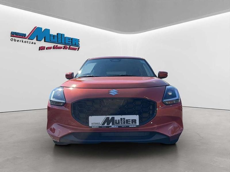 Neu Suzuki Swift Comfort 83 PS (61 kW) 2026 Flame orange metallic Kleinwagen