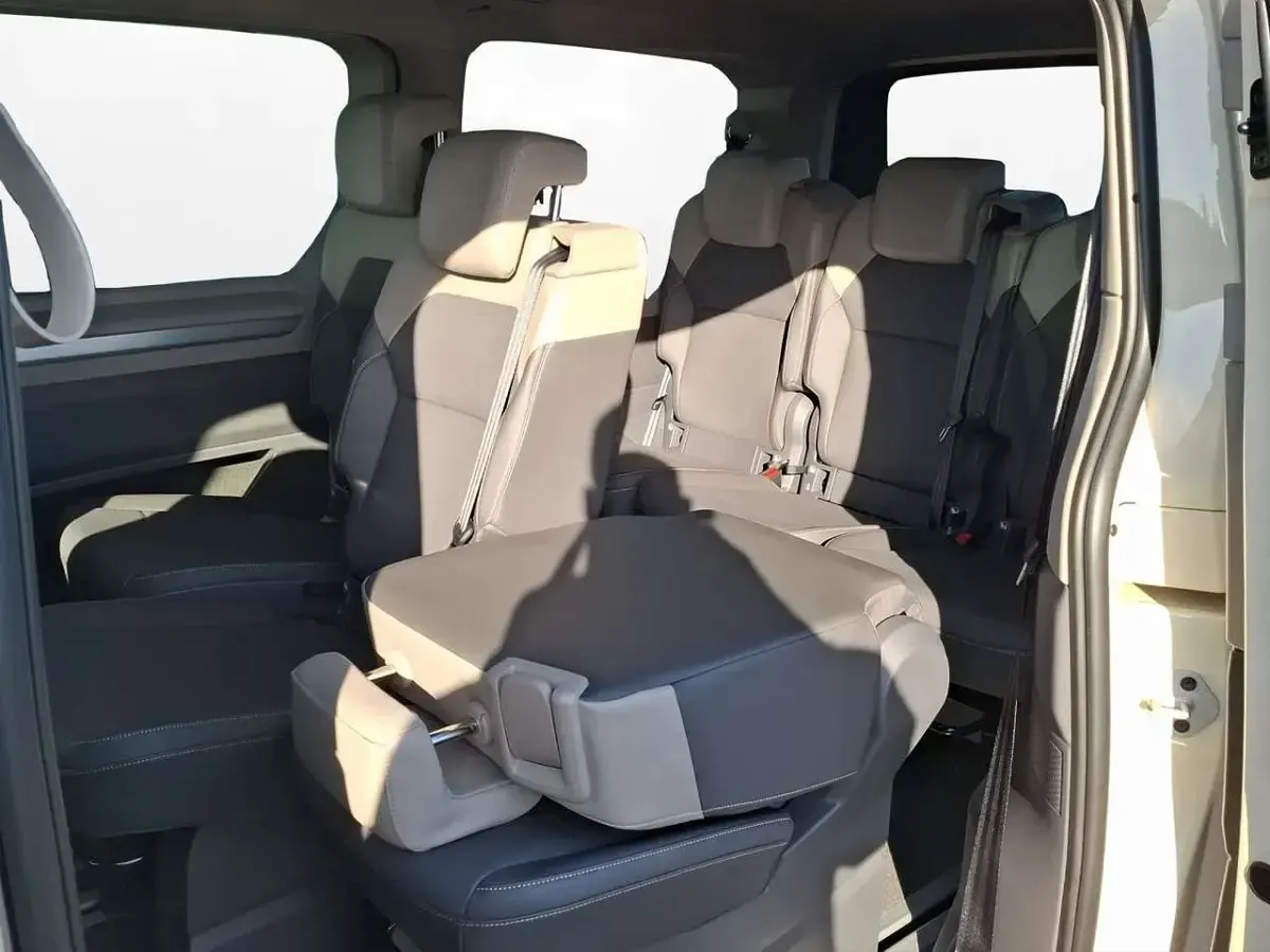 Neu VW T7 150 PS (110 kW) 2026 Hellelfenbein r1015 Van