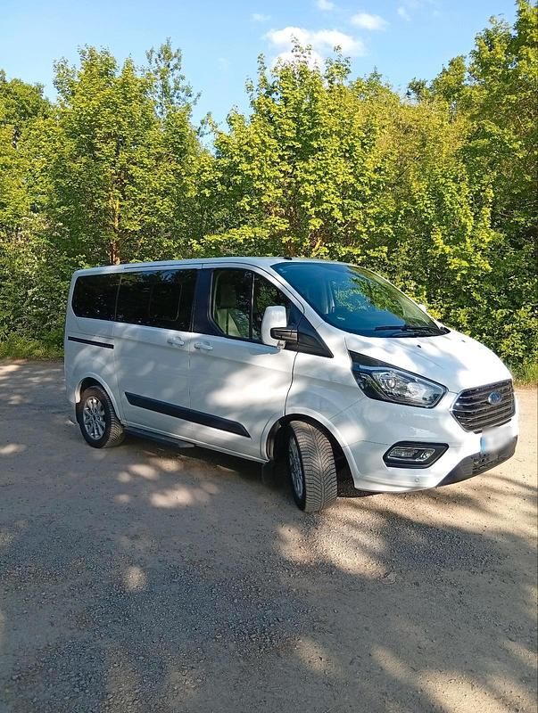 Gebraucht Ford Tourneo 130 PS (95 kW) 2019 Weiß Van / Kleinbus
