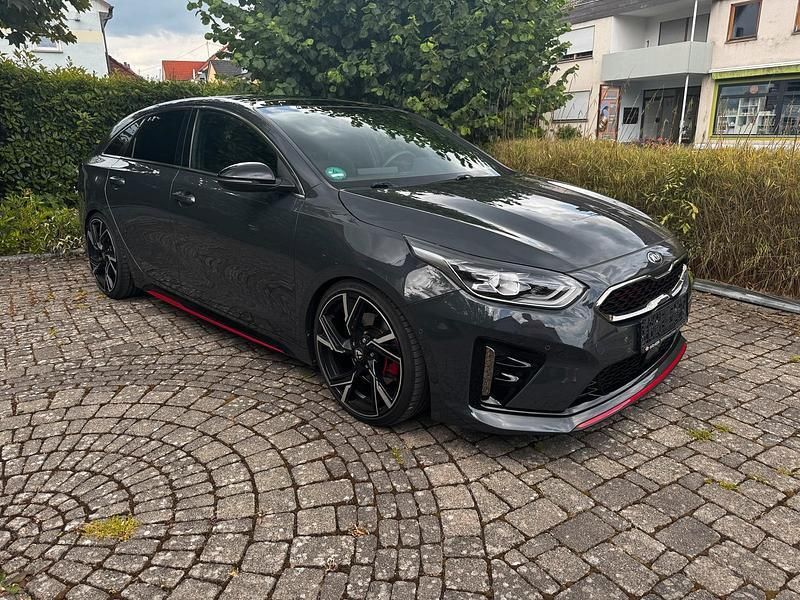 Grau Gebraucht 2020 Kia ProCeed GT 2 Kleinwagen | 21.900 € (Guter Preis) - Bild 1/4