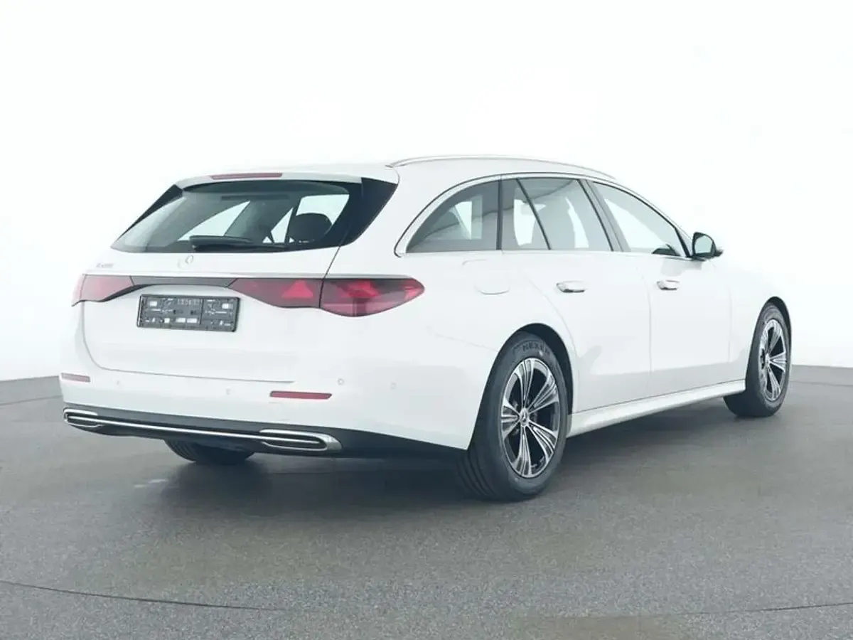 Gebraucht Mercedes E200 Avantgarde 204 PS (150 kW) 2025 Unilack polarweiß Kombi