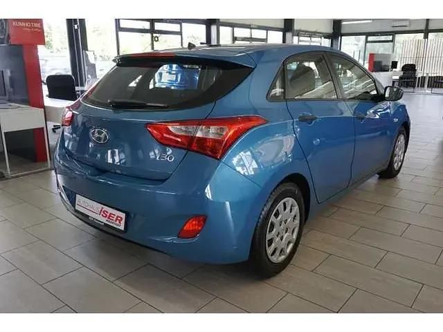 Gebraucht Hyundai i30 Classic 99 PS (72 kW) 2015 Blau Limousine