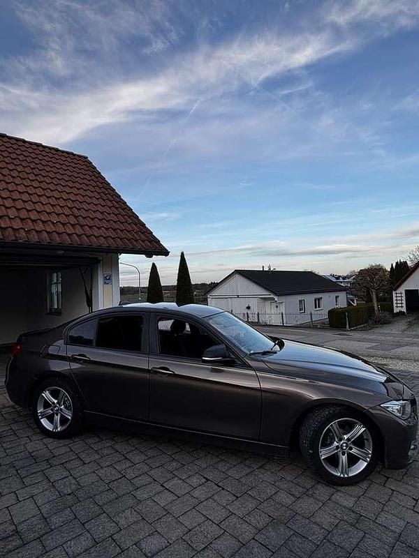 Gebraucht BMW 318 143 PS (105 kW) 2012 Limousine