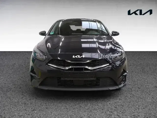 Gebraucht Kia Ceed Spirit 140 PS (102 kW) 2025 Schwarz Kleinwagen