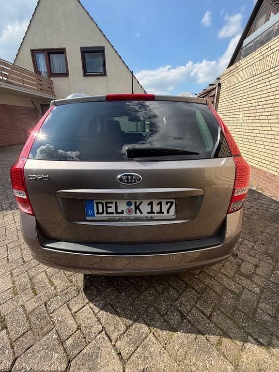 Second-hand Kia Ceed 125 CP (91 kW) 2012 Bej Hatchback
