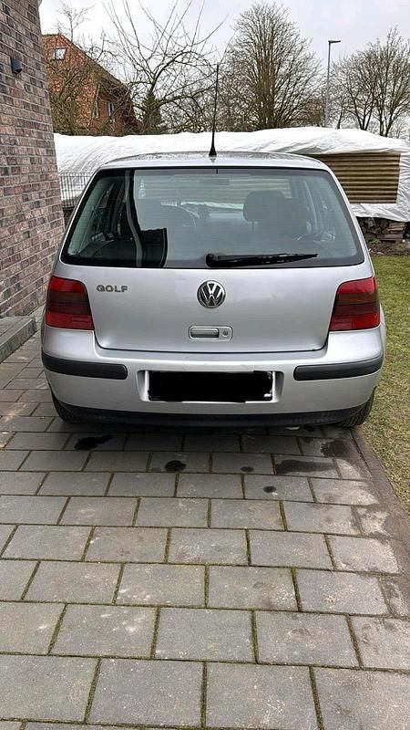 Silber Gebraucht 2002 VW Golf IV Limousine | 330 € (Superpreis) - Bild 1/4