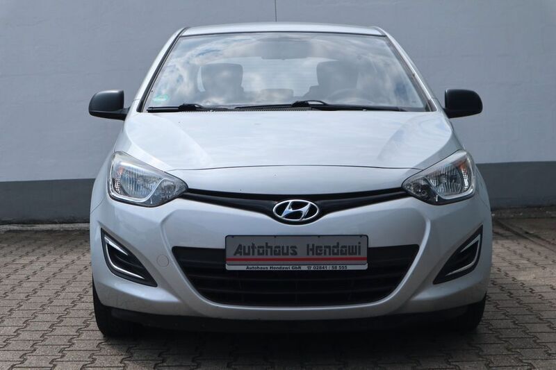 Silber Gebraucht 2014 Hyundai i20 Edition Limousine | 5.890 € (Fairer Preis) - Bild 1/4