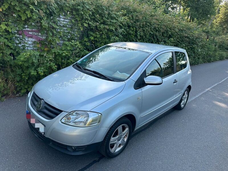 Silber Gebraucht 2010 VW Fox Style Kleinwagen | 1.590 € (Fairer Preis) - Bild 1/4