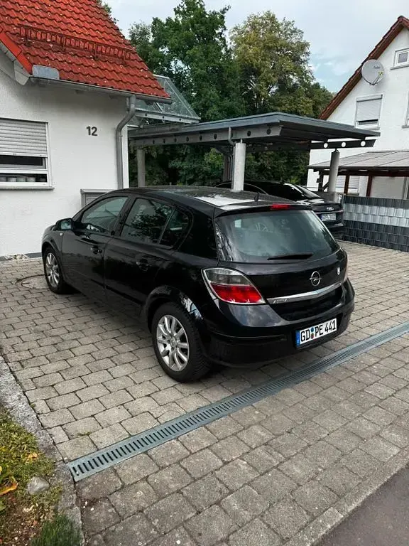Gebraucht Opel Astra 116 PS (85 kW) 2008 Schwarz Limousine