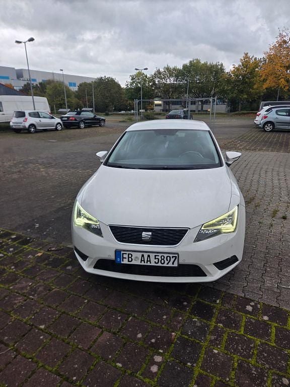 Weiß Gebraucht 2015 Seat Leon Style Limousine | 10.200 € (Fairer Preis) - Bild 1/4