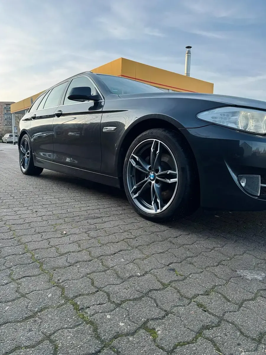 Gebraucht BMW 530 204 PS (150 kW) 2011 Schwarz Kombi