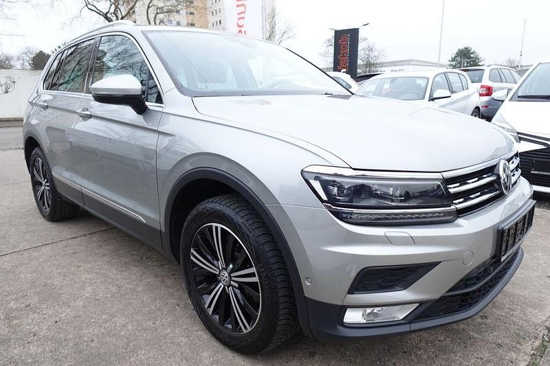 Tungsten silver Gebraucht 2016 VW Tiguan Comfortline SUV | 20.990 € (Fairer Preis) - Bild 1/4