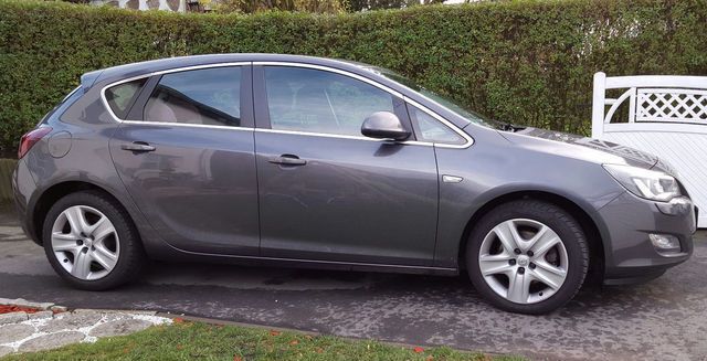 Gebraucht Opel Astra 218 PS (160 kW) 2010 Grau Limousine