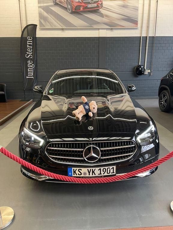 Schwarz Gebraucht 2021 Mercedes E200 Avantgarde Limousine | 34.790 € (Fairer Preis) - Bild 1/4