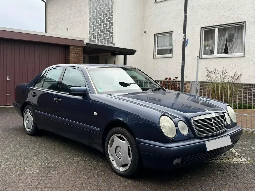 Gebraucht Mercedes E320 Classic 220 PS (161 kW) 1996 Limousine